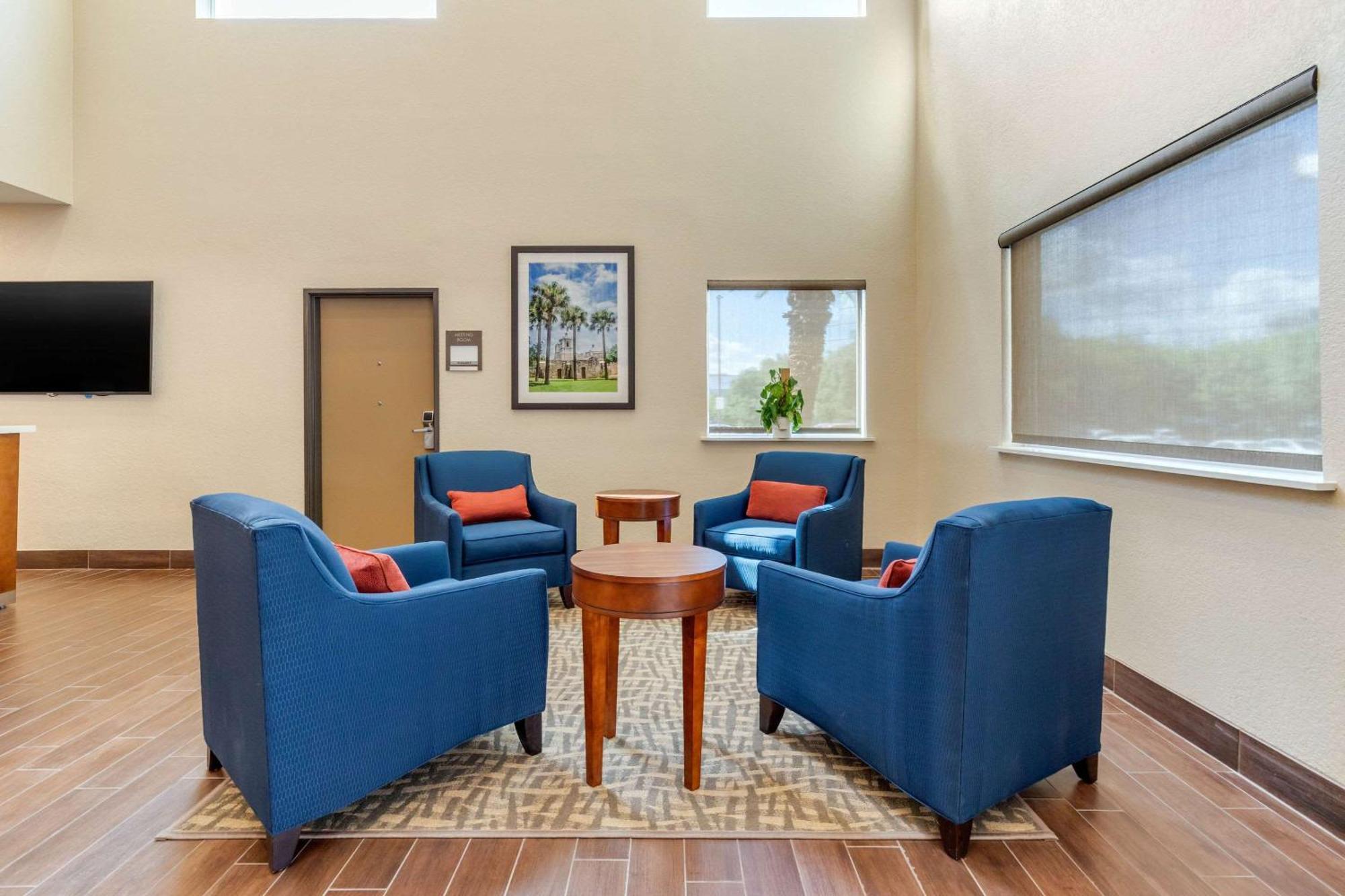 Comfort Airport North Hotel 3*